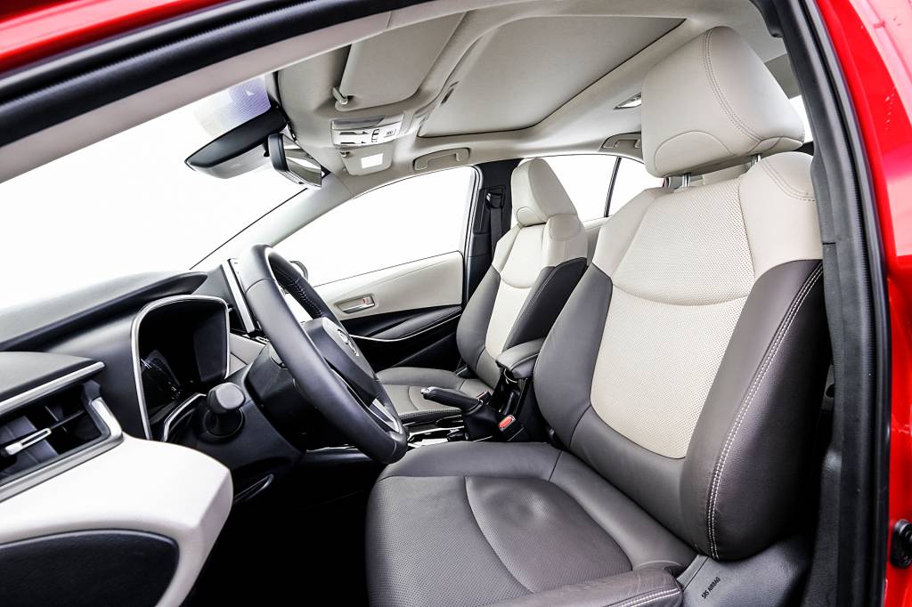 Corolla Altis Premium Hybrid 16 Corolla Altis Premium Hybrid 16