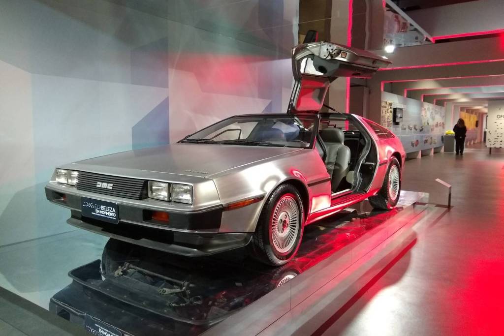 Casa Fiat de Cultura DeLorean DMC-12, um carro americano desenhado por estúdio italiano