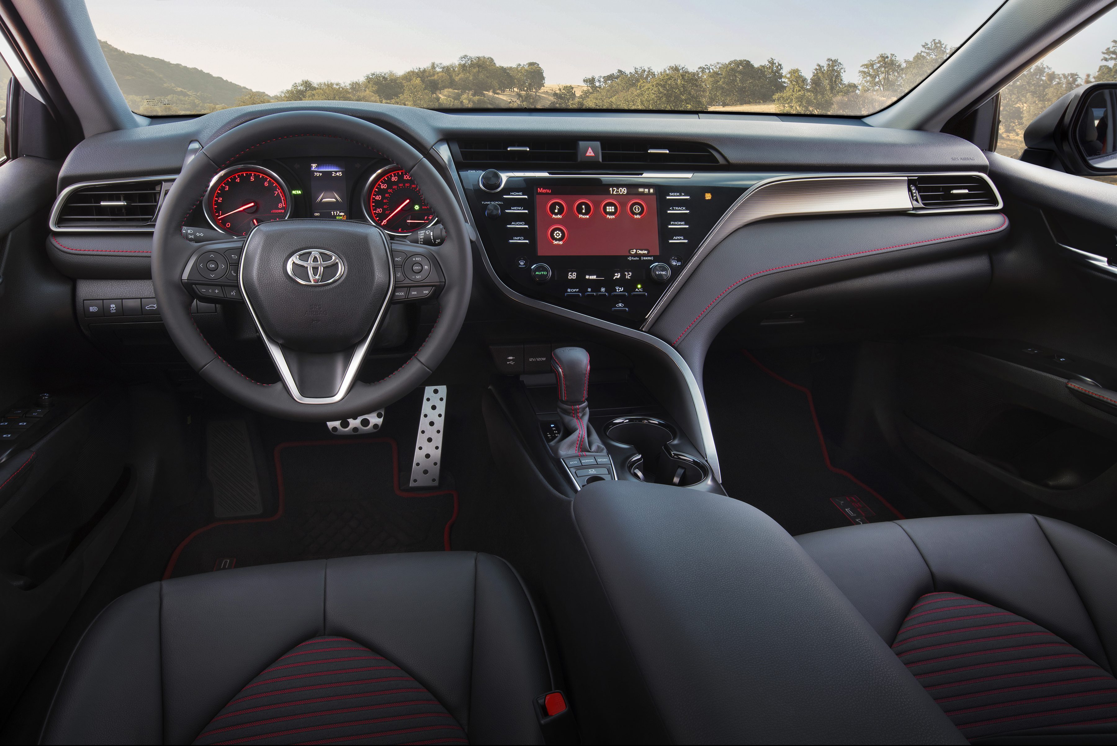 Toyota Camry TRD é um coroa acelerado com motor V6 de 300 cv Quatro Rodas