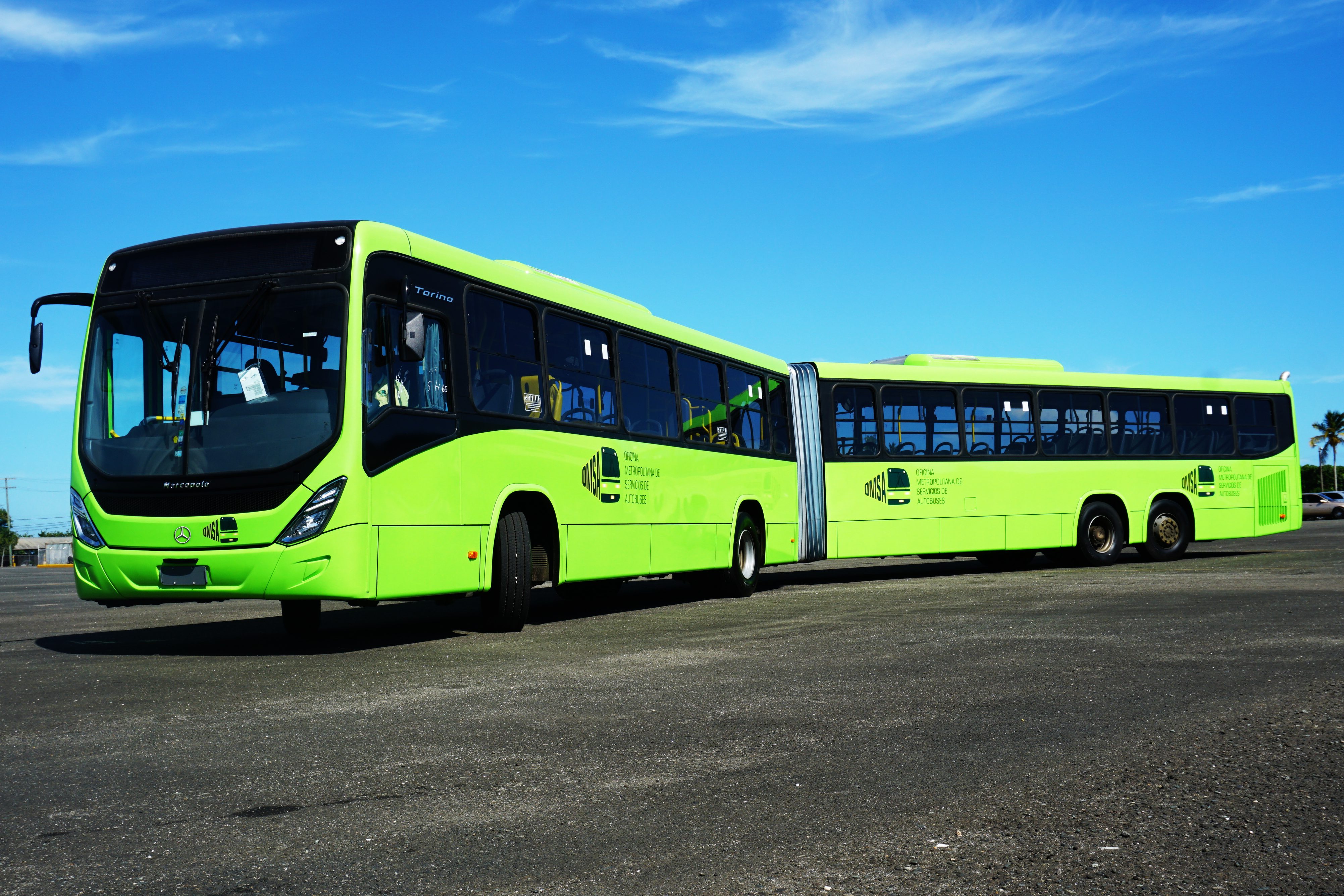 Alguns ônibus também esterçam o último eixo traseiro para reduzir o desgaste dos pneus e melhorar as manobras