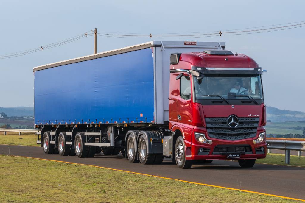 Mercedes Actros Impressões: como é andar num caminhão de R$ 700.000 que não tem retrovisor
