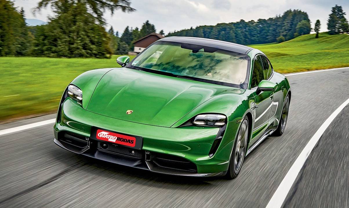 Lançado em 2019, o Porsche Taycan é o primeiro superesportivo elétrico da marca