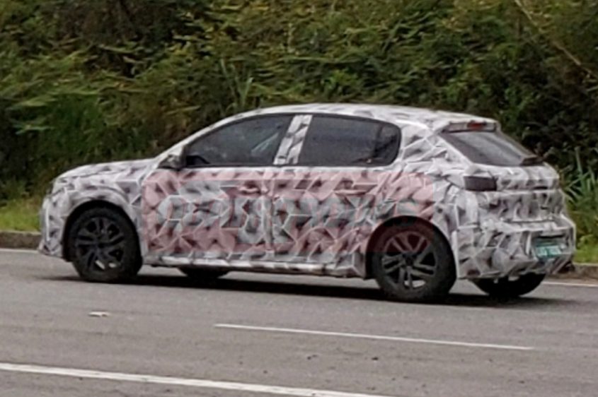 Flagra Peugeot 208 2020 (5)