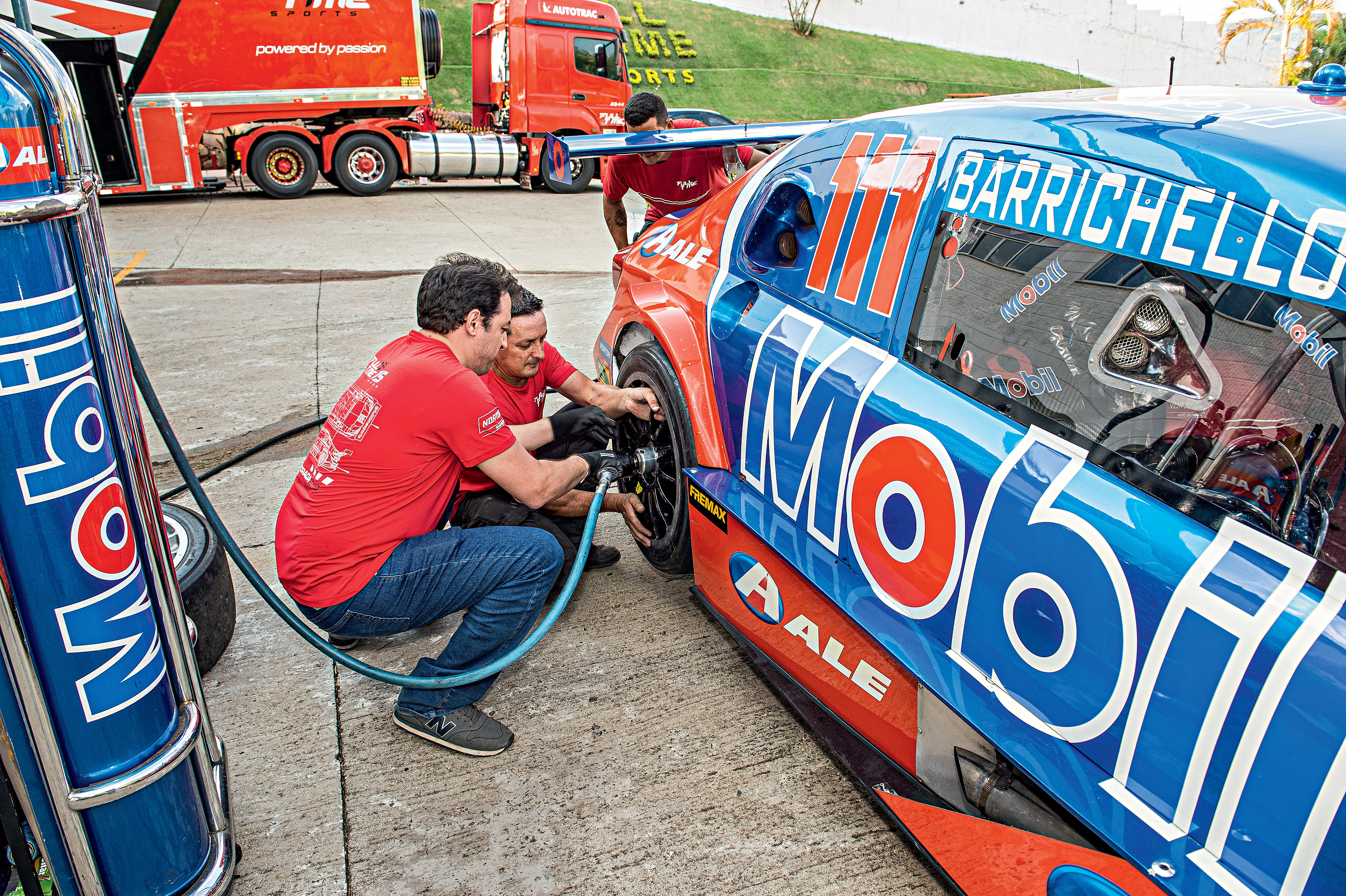 Vivemos fim de semana como mecânicos do carro de Barrichello na Stock Car