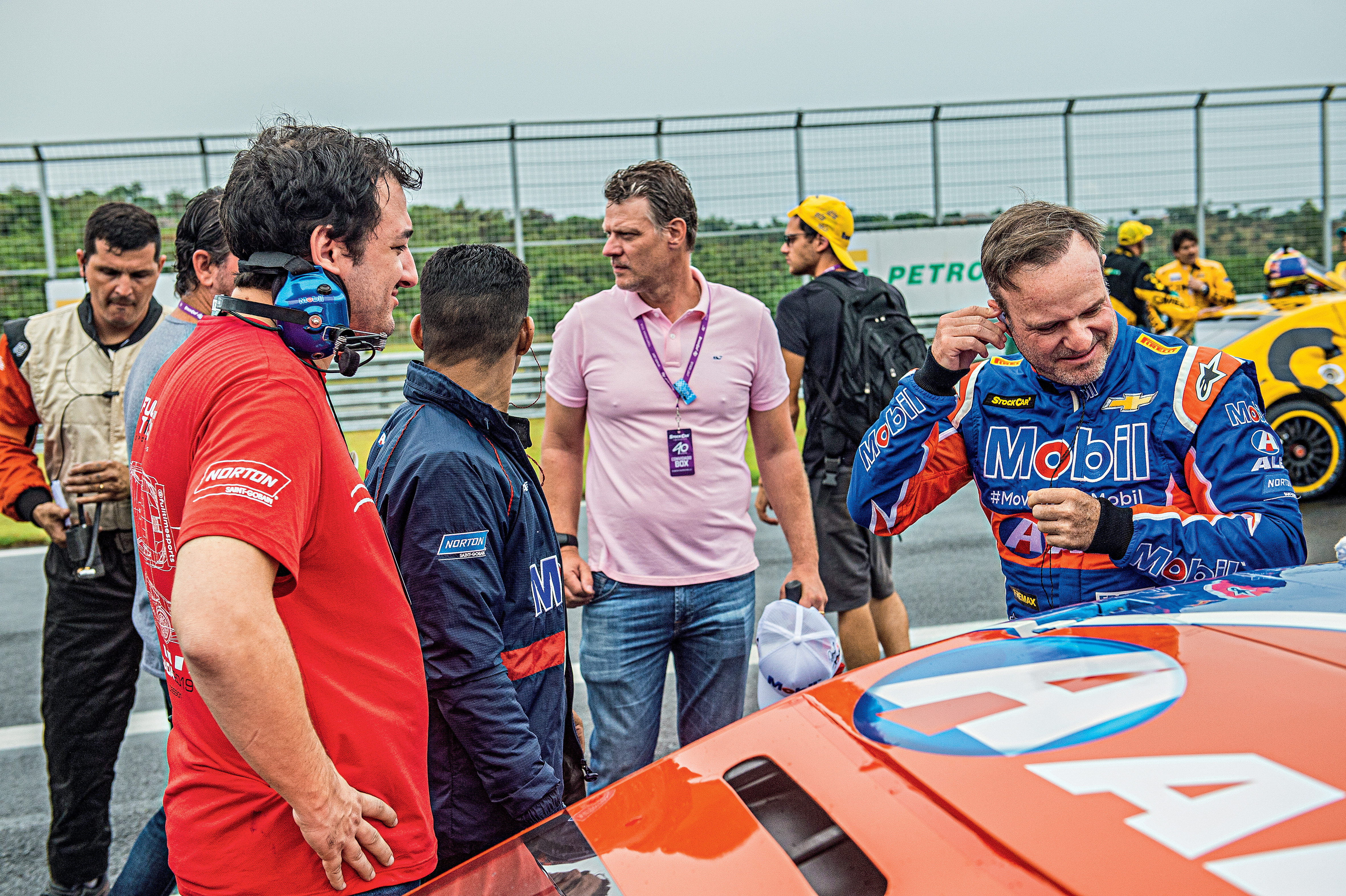 Vivemos fim de semana como mecânicos do carro de Barrichello na Stock Car