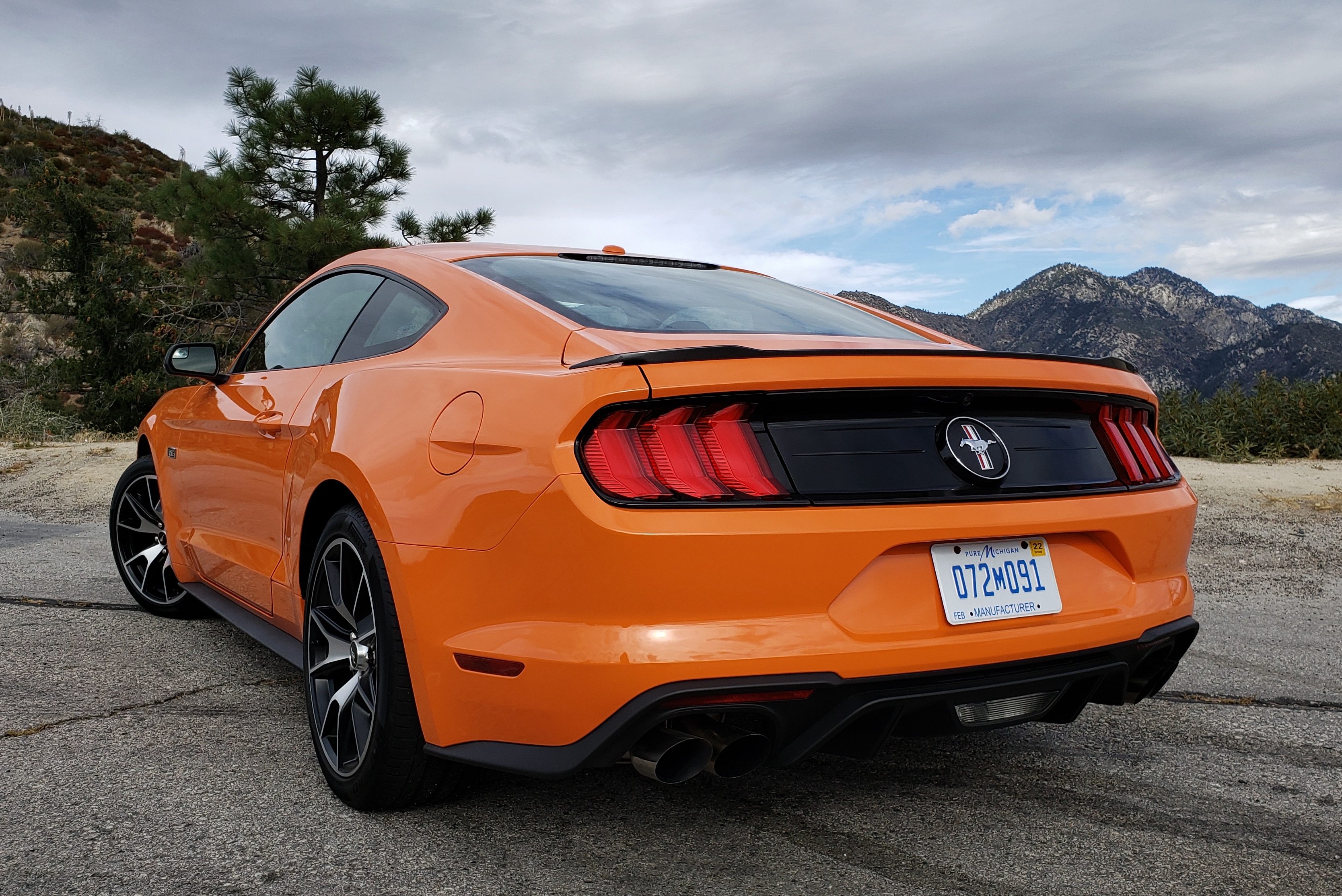 O Mustang 2.3 tem suspensão mais comportada e adequada para o dia a dia