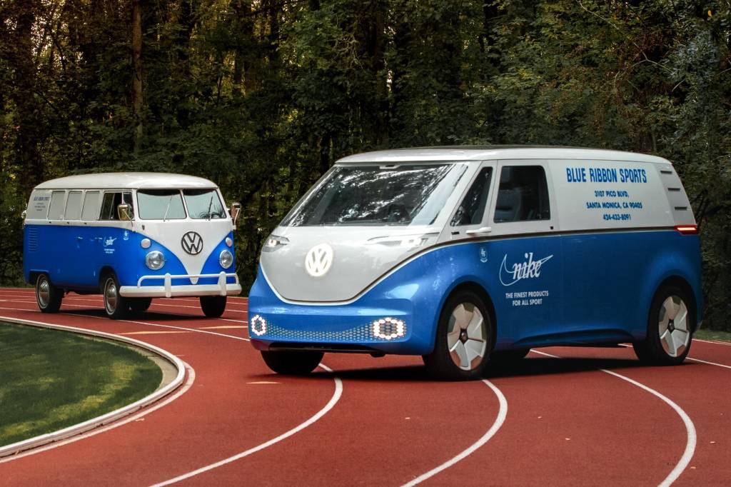 O encontro das VW Kombi do passado e do futuro O encontro das VW Kombi do passado e do futuro