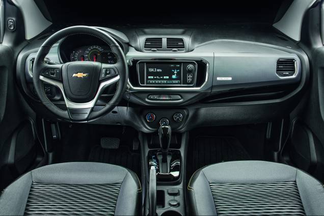 Interior do automóvel Spin Activ7, da Chevrolet, testado pela revista Quatro Rodas.