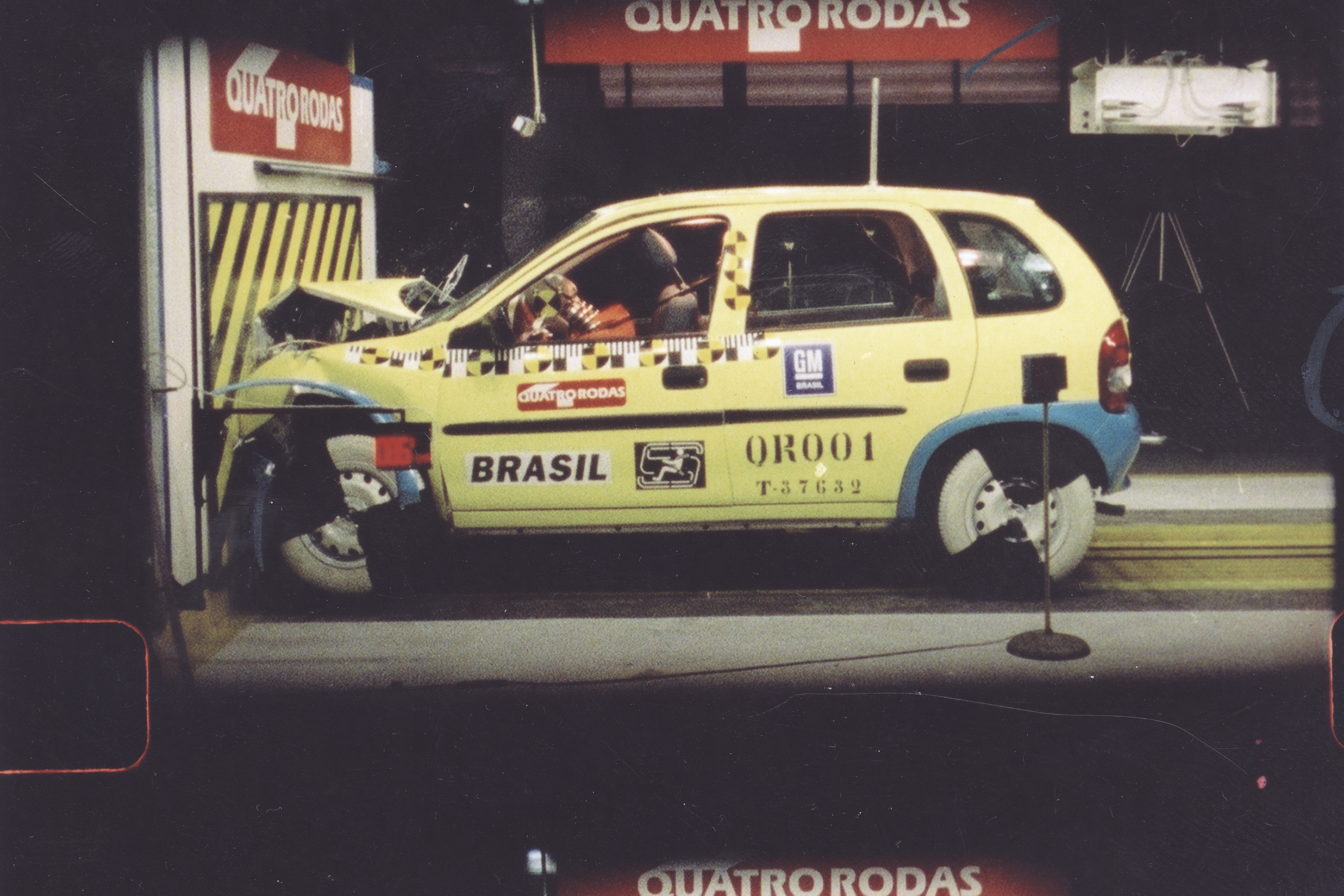Teste de impacto do Corsa Wind, feito pela Quatro Rodas.