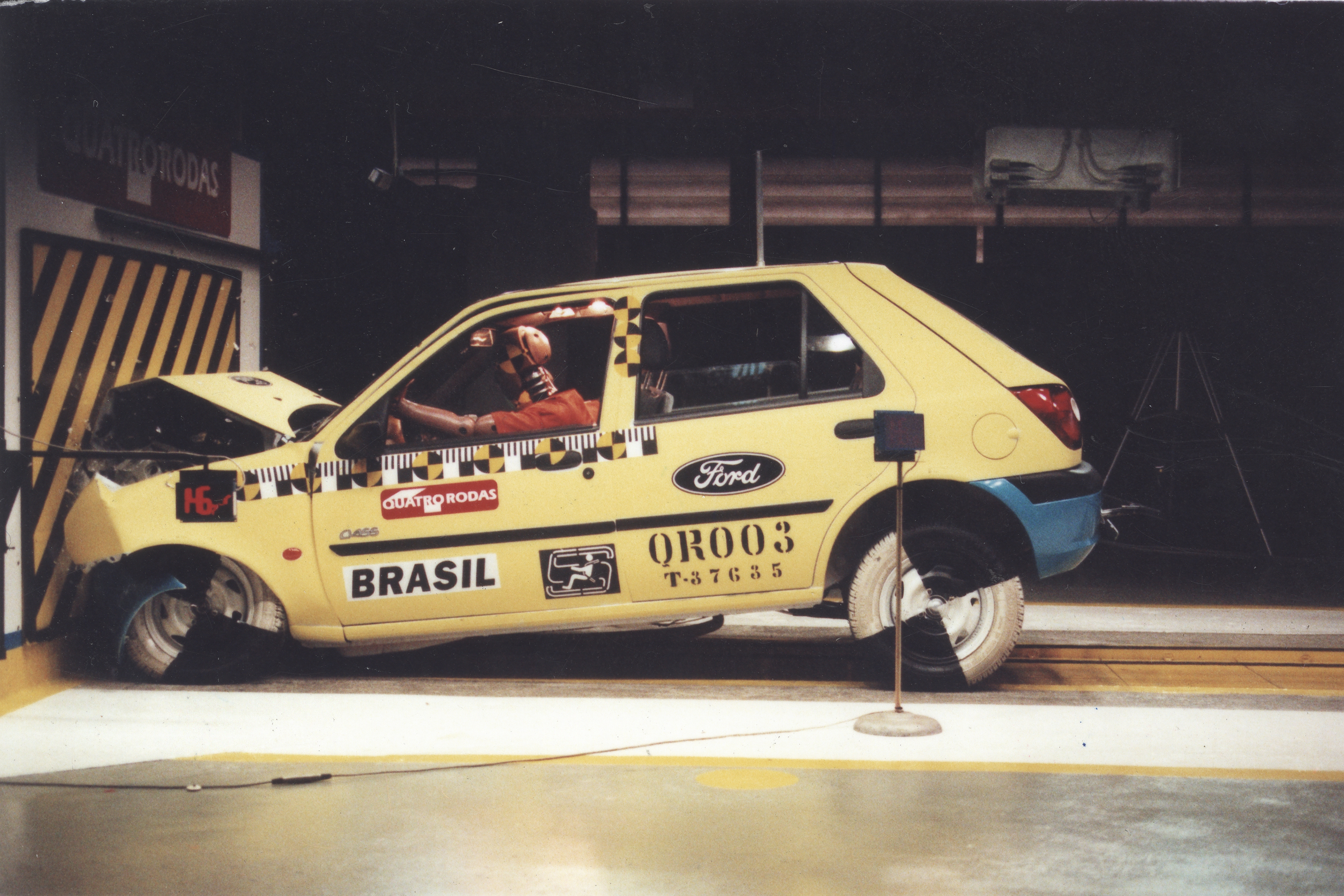 Teste de impacto do Fiesta GL Class 1.0, feito pela Quatro Rodas.