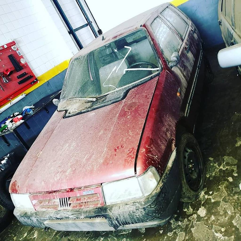 Fiat Uno parado por 30 anos Fiat Uno parado por 30 anos
