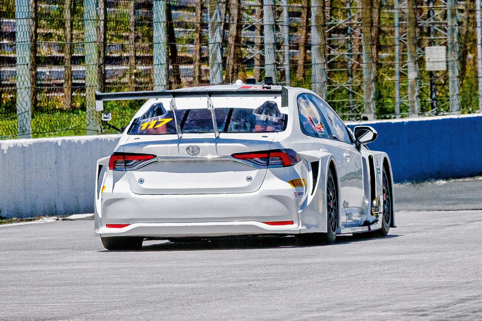 Confira as diferenças entre um carro da Stock Car e um modelo convencional