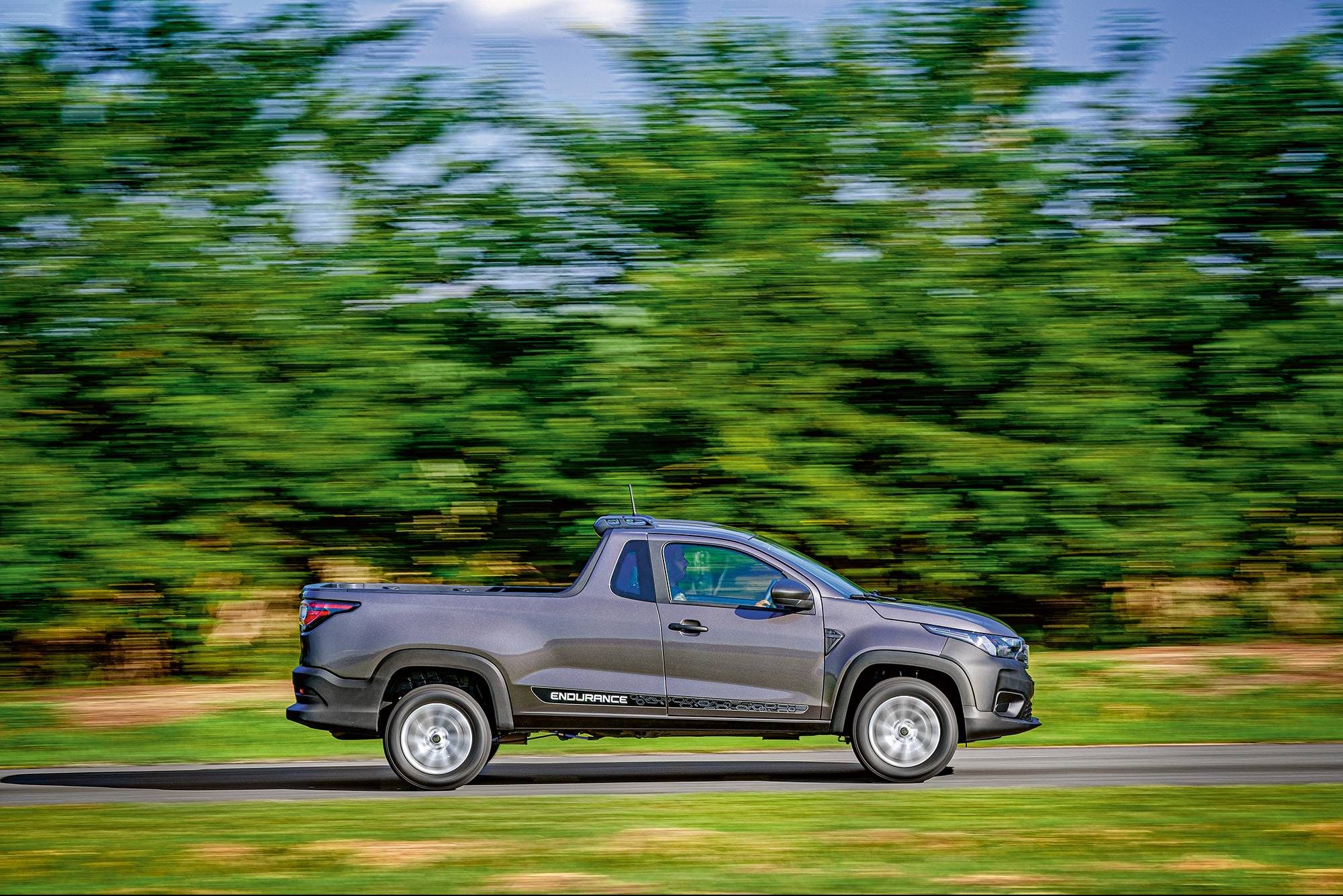 Fiat Strada Endurance A Strada mantém a suspensão traseira com molas semielípticas