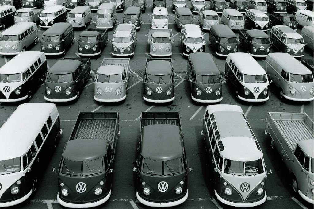 VW Kombi faz 70 anos e ainda é o carro que mais ficou em linha no mundo