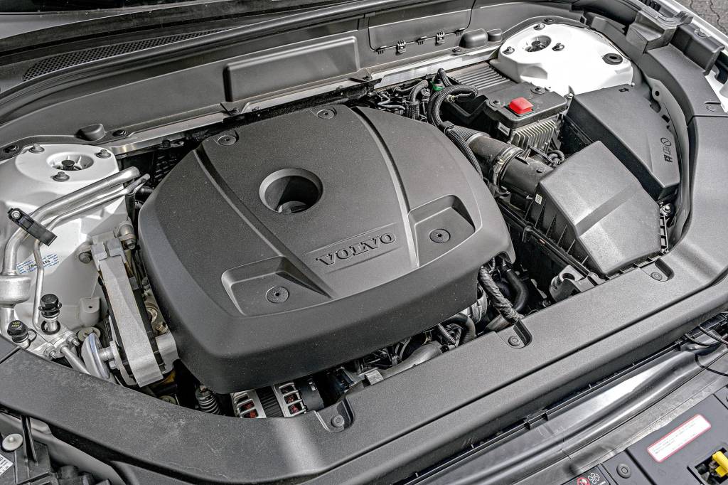 Volvo XC60 Momentum (8) Volvo XC60 Momentum (8)