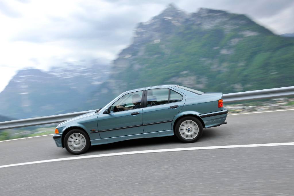 bmw_323i_sedan_13 bmw_323i_sedan_13
