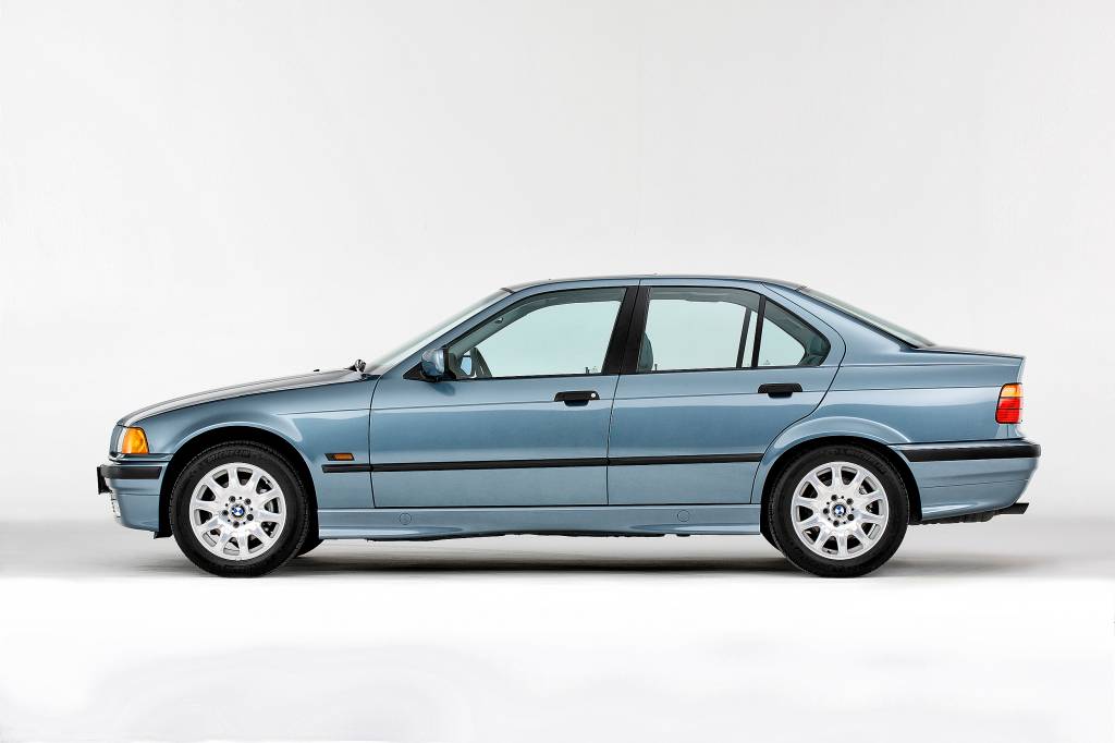 bmw_323i_sedan_28-1 bmw_323i_sedan_28-1