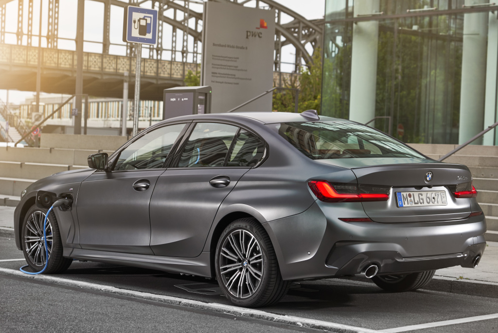 bmw_330e_m_sport_692_015f00fa16450ee7 bmw_330e_m_sport_692_015f00fa16450ee7