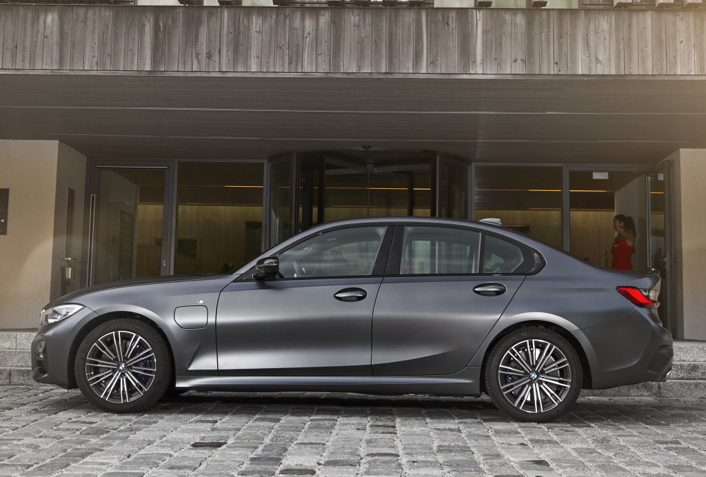 bmw_330e_m_sport_93_04cd051f0fd60ab2 bmw_330e_m_sport_93_04cd051f0fd60ab2