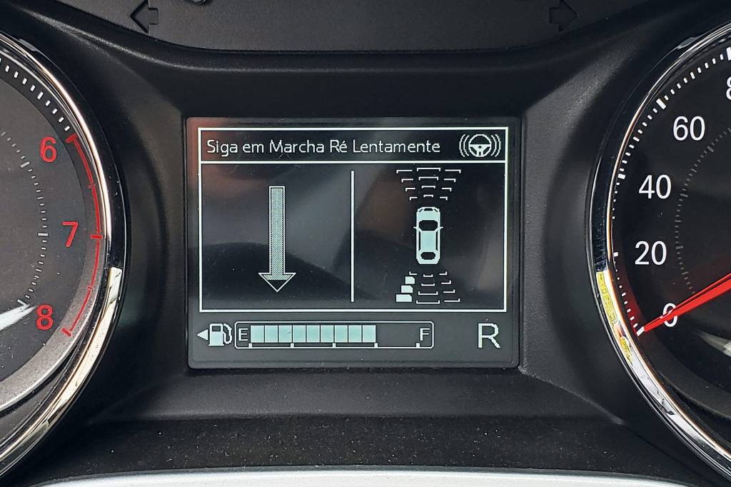 Computador de bordo mostra as indicações de movimentação do carro