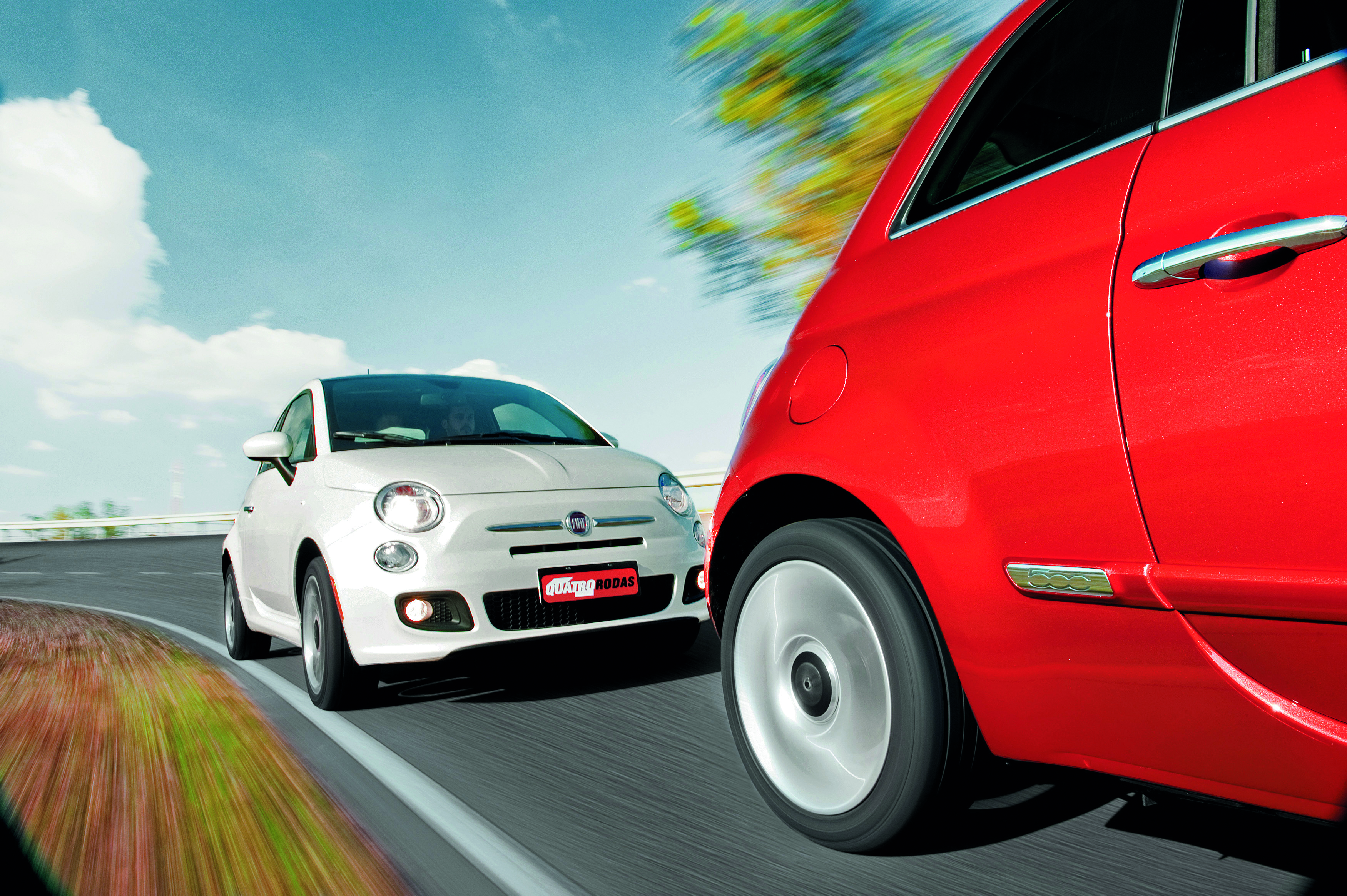 500 Sport Air e 500 Cult modelo 2012 da Fiat, durante teste comparativo da revis