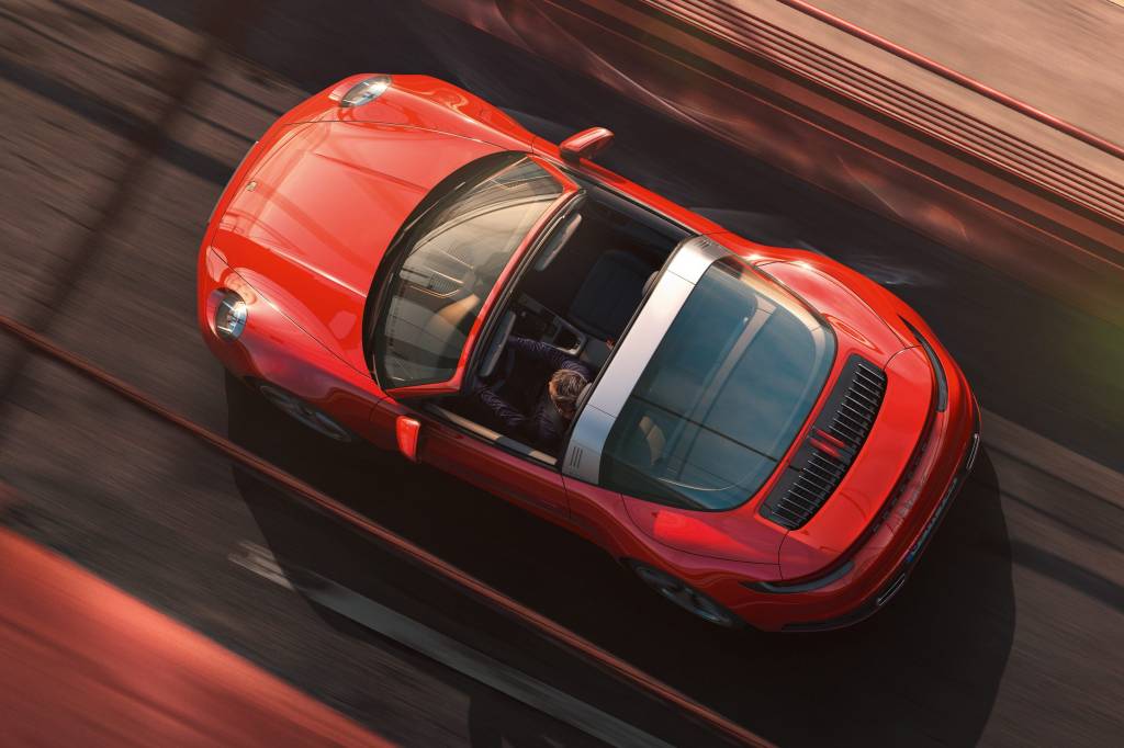 Porsche 911 Targa ganha potência e câmbio manual sem perder o charme
