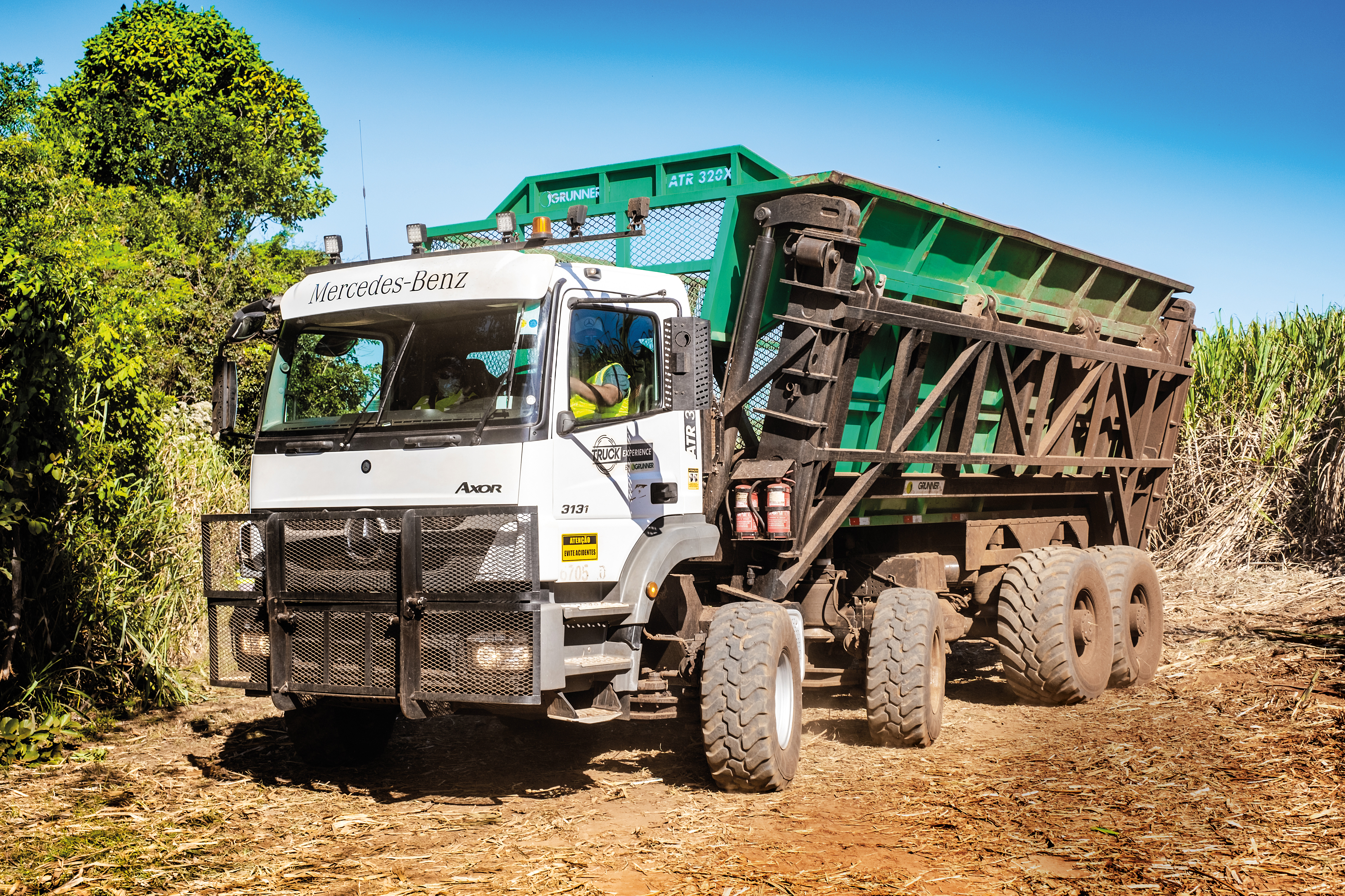 Mercedes-Benz Axor 3131 autônomo