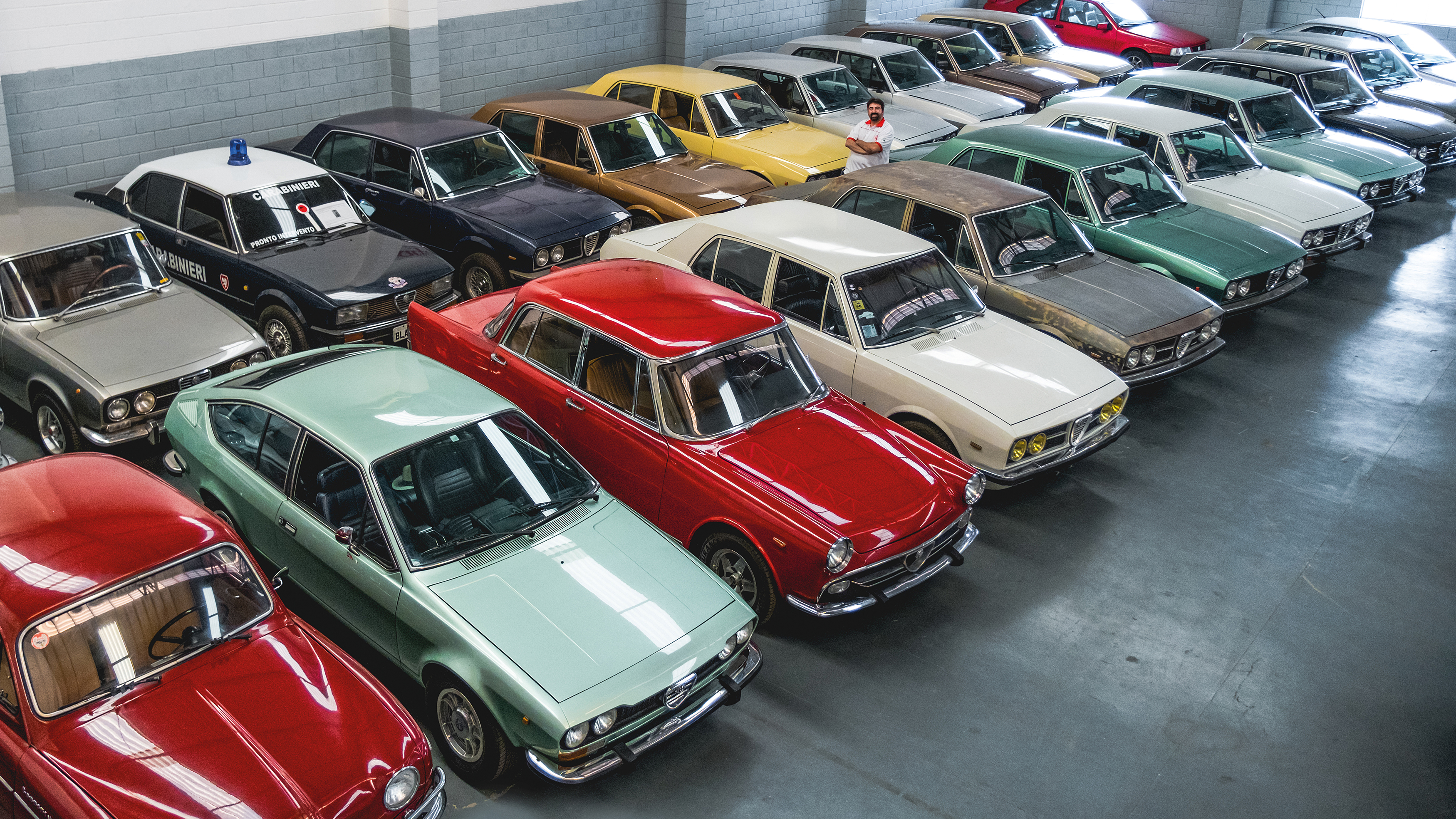 Coleção com mais de 20 exemplares do sedã Alfa Romeo 2300