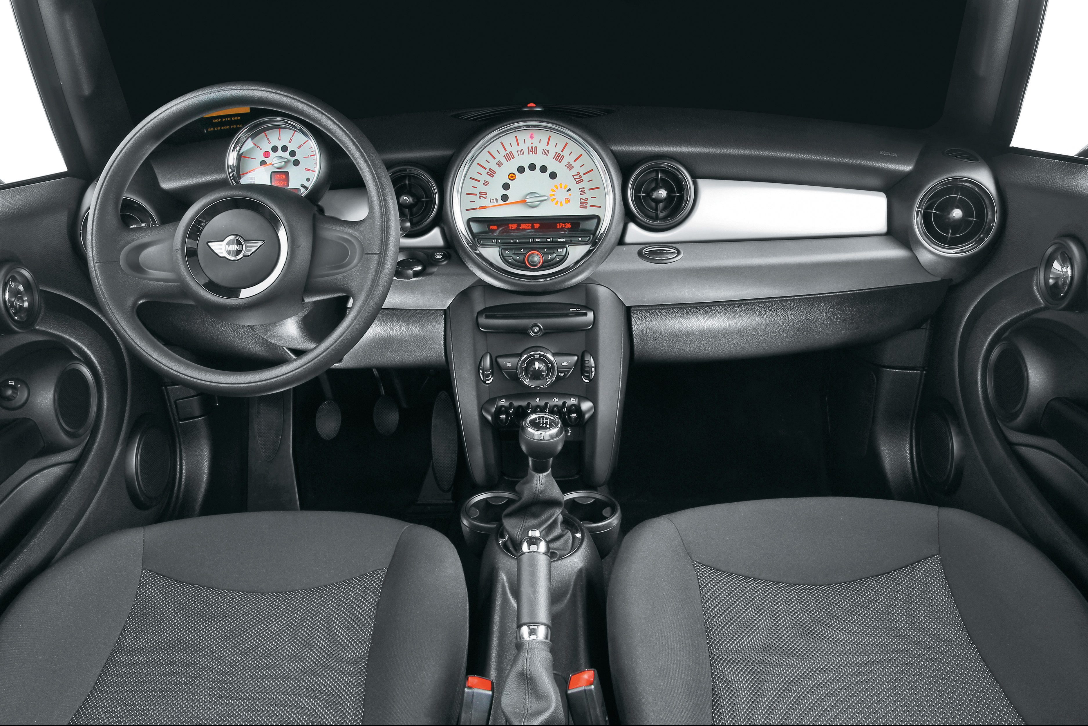 Interior-do-Mini-One-modelo-2011-da-BMW-testado-pela-revista-Quatro-Rodas.-e1590594029556.jpg