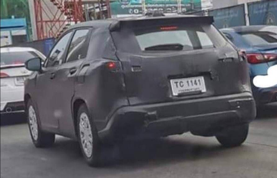 Flagra do futuro "Corolla Cross" ainda bem camuflado na Tailândia