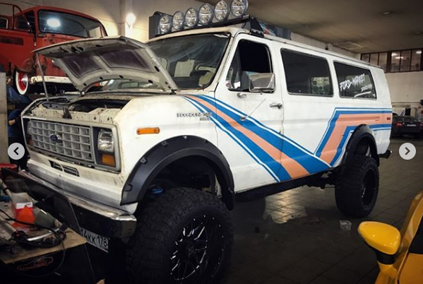 Ford F-150 Raptor van