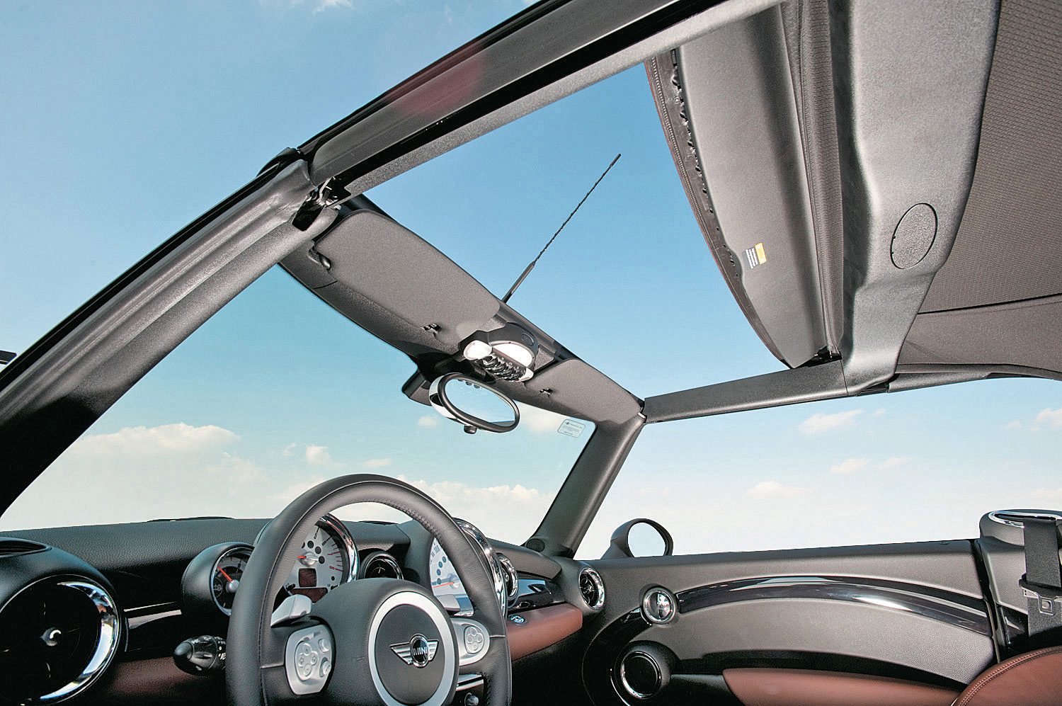 Teto-solar-do-Mini-Cooper-S-Cabrio-modelo-2010-da-BMW-testado-pela-revista-Qu-e1590591792130.jpg