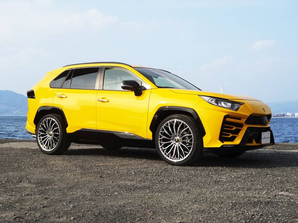 Toyota RAV4 Lamborghini Urus Albermo (5) Toyota RAV4 Lamborghini Urus Albermo (2)