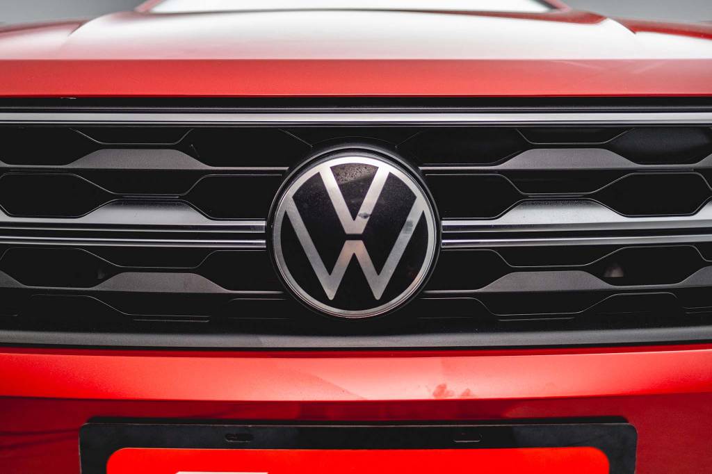 Radar do ACC dos Volkswagen fica por trás do logotipo