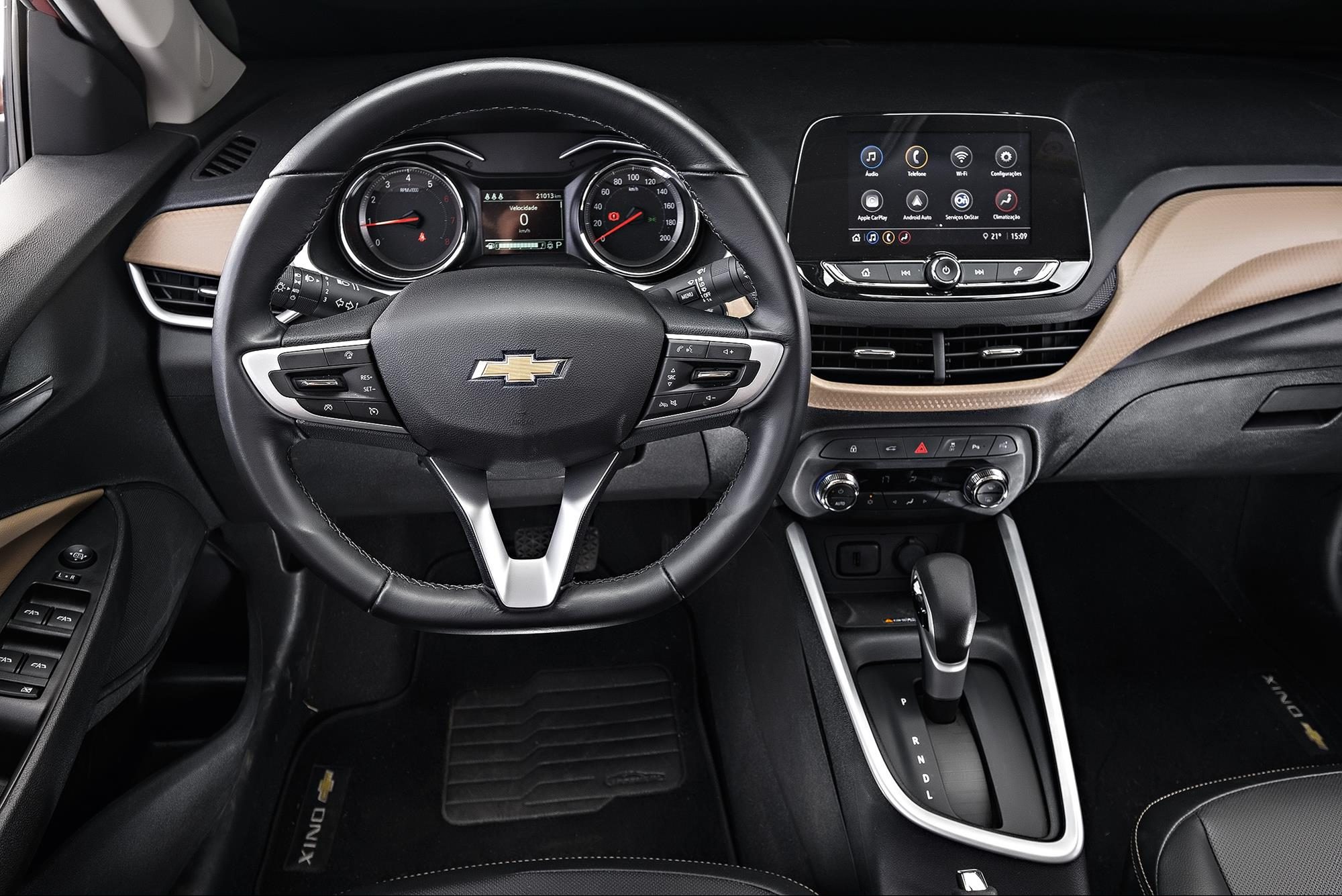 Chevrolet Onix Plus compara 735 (2)