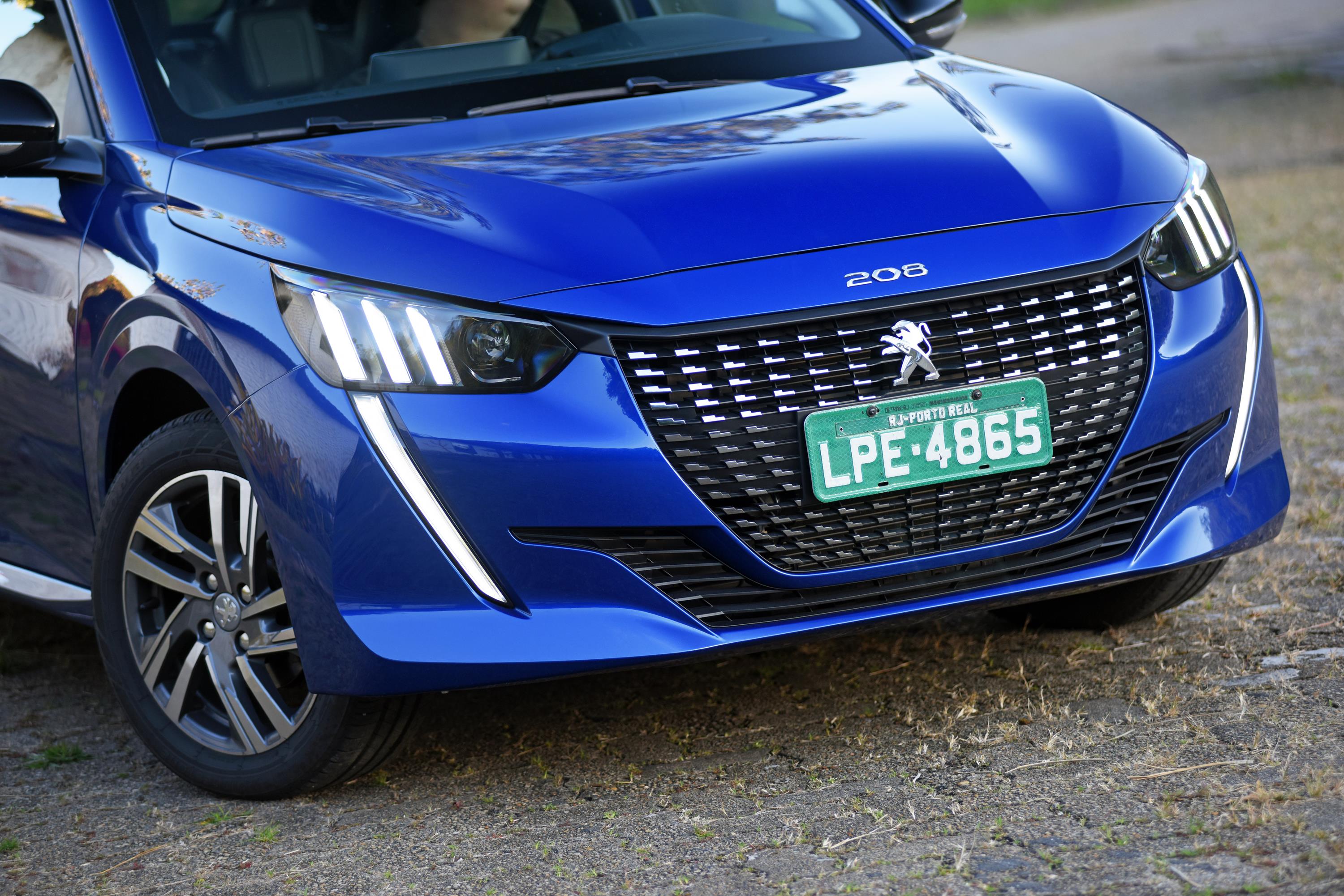 Novo Peugeot 208 1.6 2021 (12) Só a versão topo de linha terá faróis full-led e com projetores