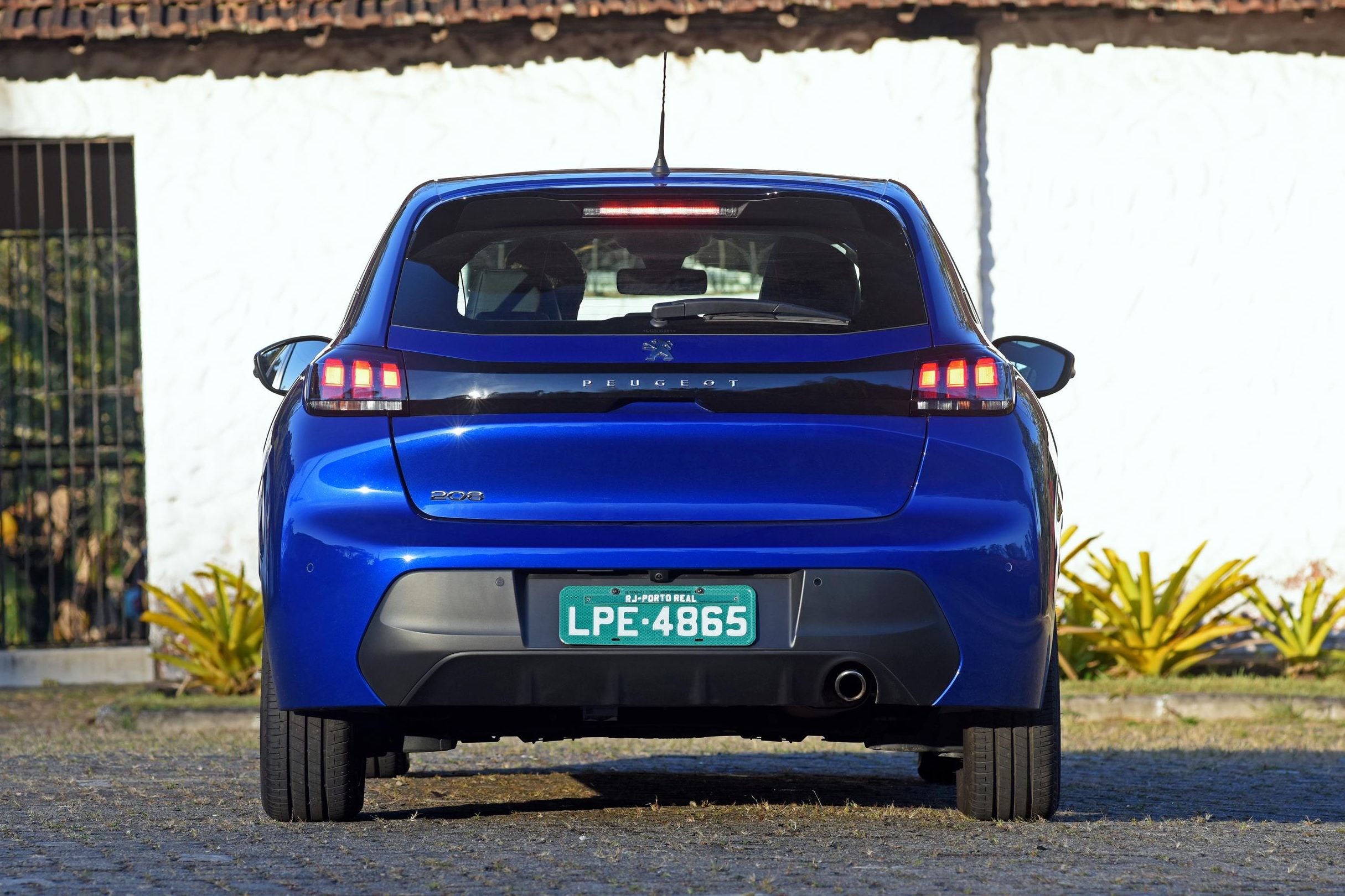 Novo Peugeot 208 1.6 2021 (15) Barra preta veio dos 3008 e 5008 para o 208
