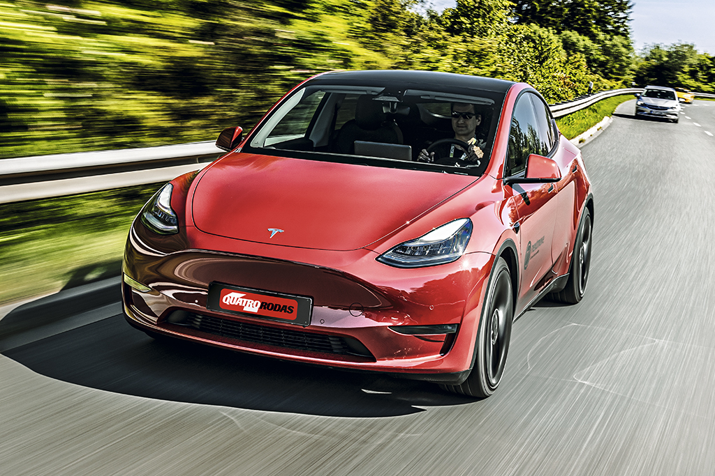 Model Y vai a 100 km/h em 3,7 segundos e chega a 244 km/h