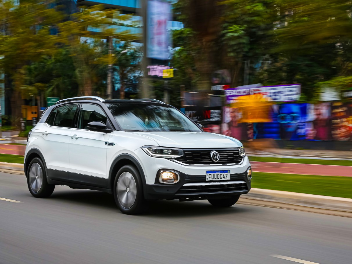 T-Cross 2021 ganha central VW Play, novos itens de série e preço