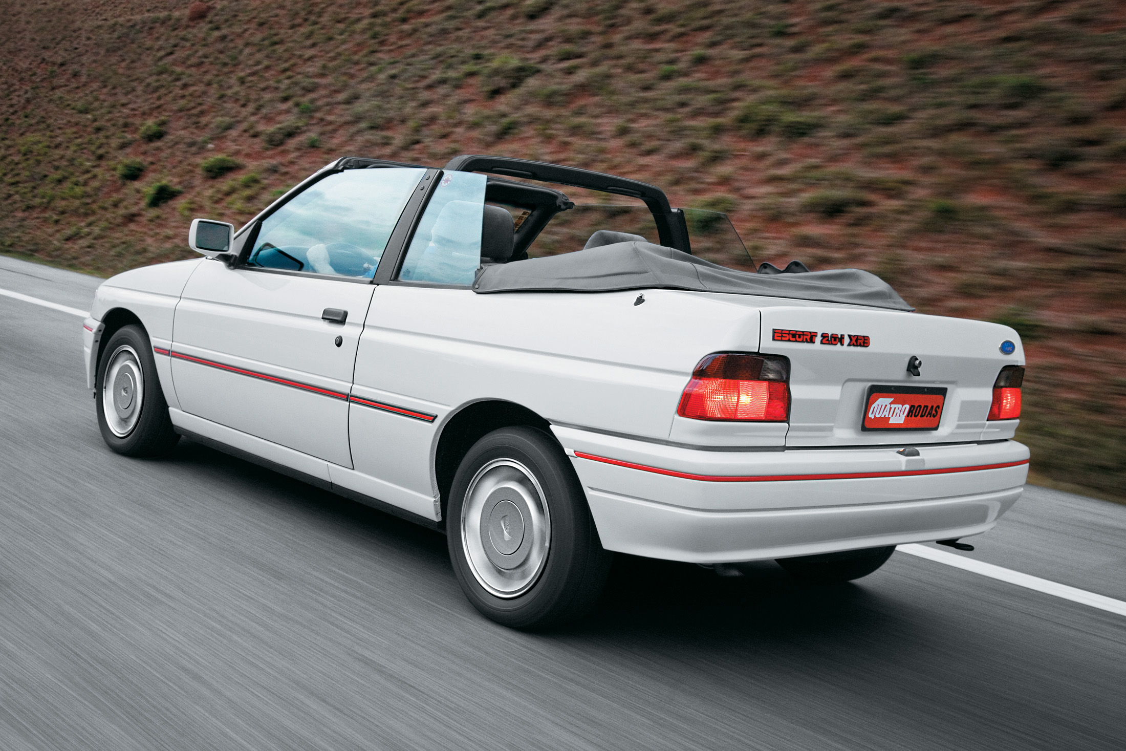 Clássicos Ford Escort XR3, um conversível com motor do