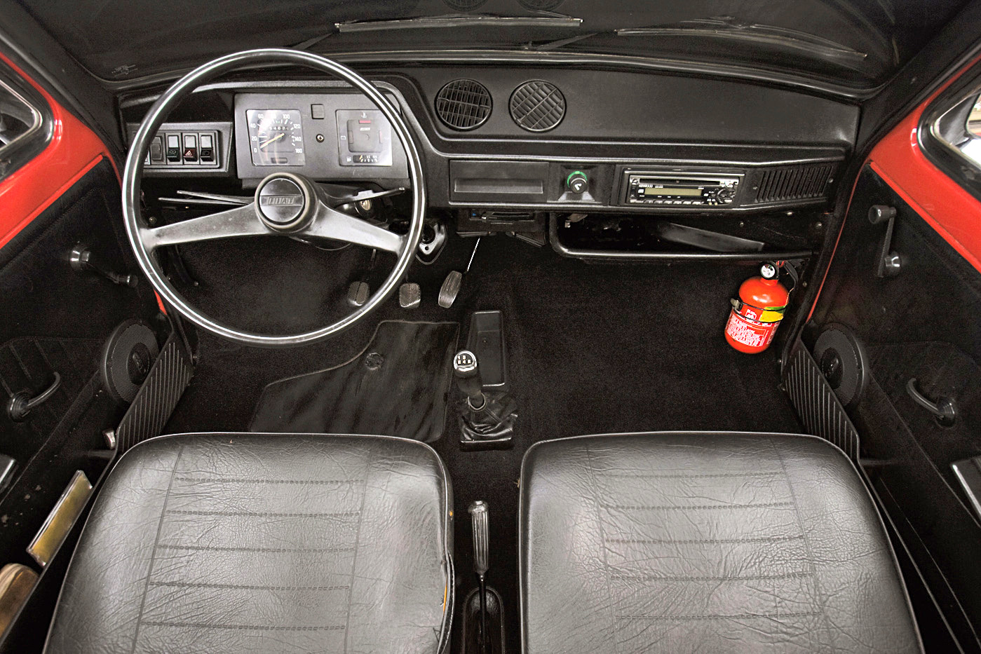 Interior do 147 Pick-Up, modelo 1980 da Fiat, do mecânico paulista Marco Antônio Parma, testado pela revista Quatro Rodas.