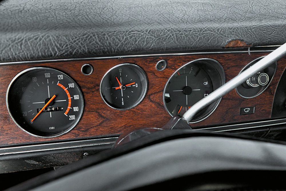 GRANDES BRASILEIROS DODGE GRAN SEDAN Painel do Gran Sedan, modelo 1976 da Dodge.