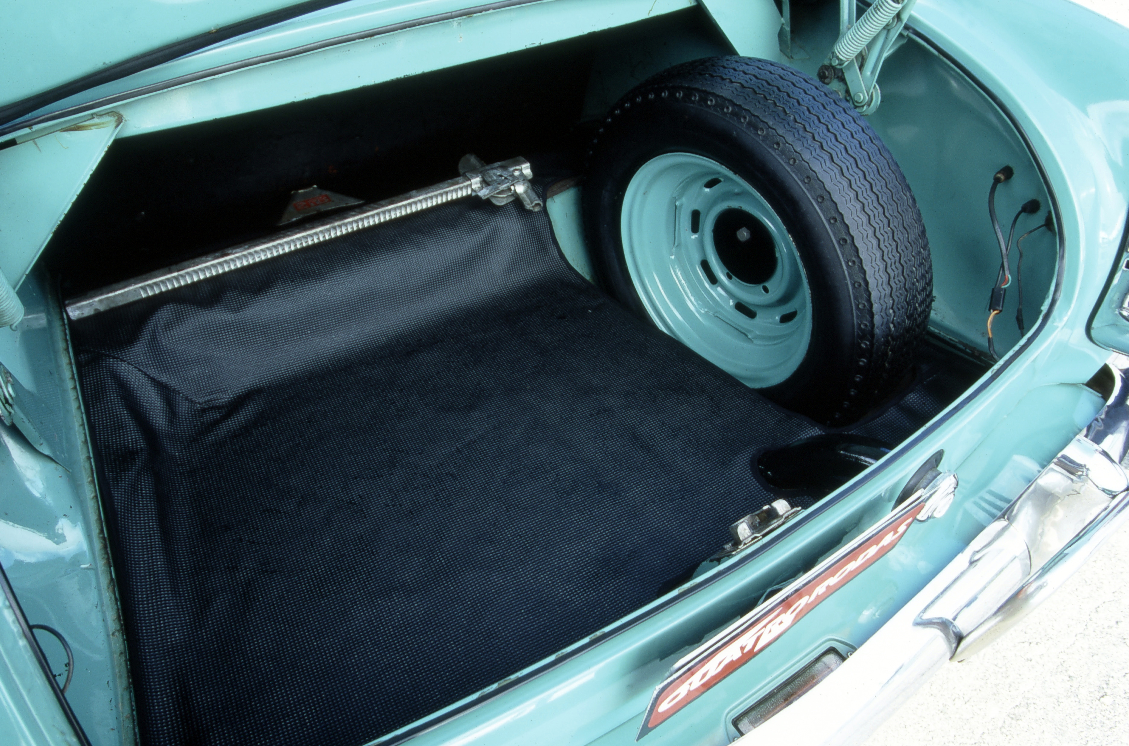 Porta-malas do Aero Willys 2600, da década de 60, da Willys.