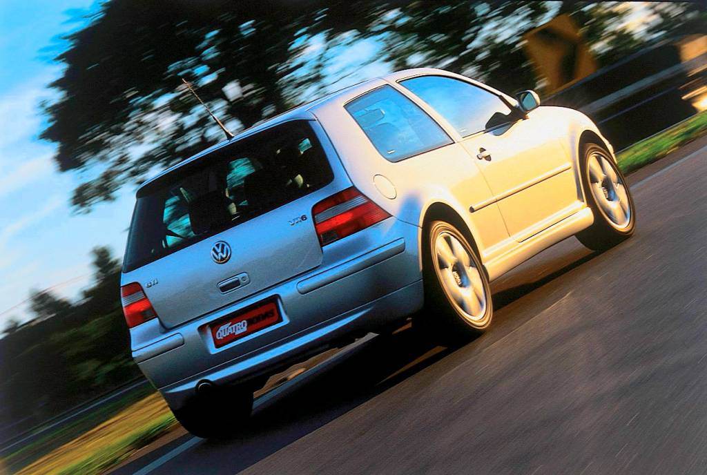 Automóvel Golf GTI VR6, modelo 2003 da Volkswagen, testado pela revista Quatro R_2 Automóvel Golf GTI VR6, modelo 2003 da Volkswagen, testado pela revista Quatro Rodas.