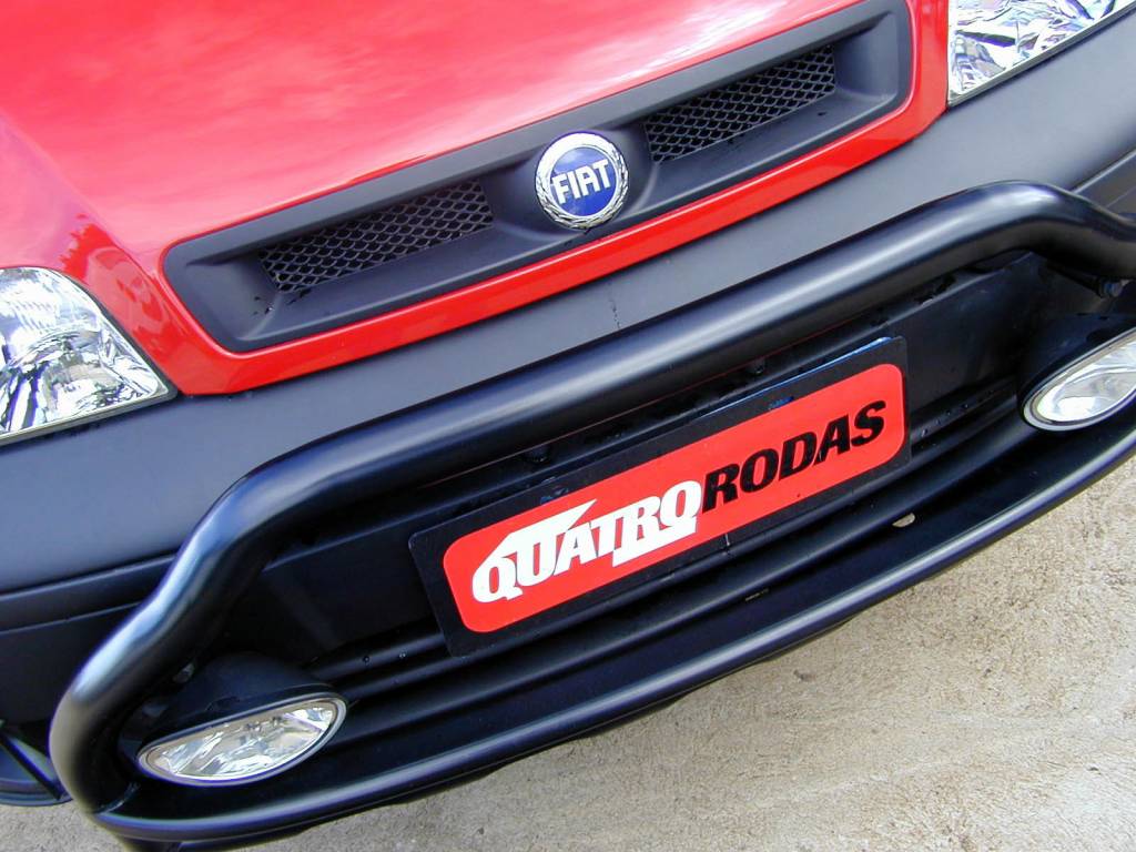 Detalhe da frente da Palio Adventure, da Fiat. Detalhe da frente da Palio Adventure, da Fiat.