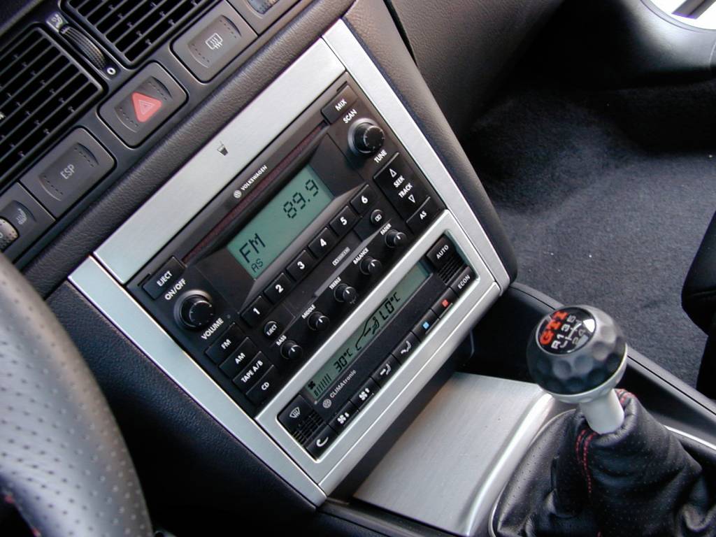 Interior do automóvel Golf GTI VR6, modelo 2003 da Volkswagen, testado pela revi Interior do automóvel Golf GTI VR6, modelo 2003 da Volkswagen, testado pela revi