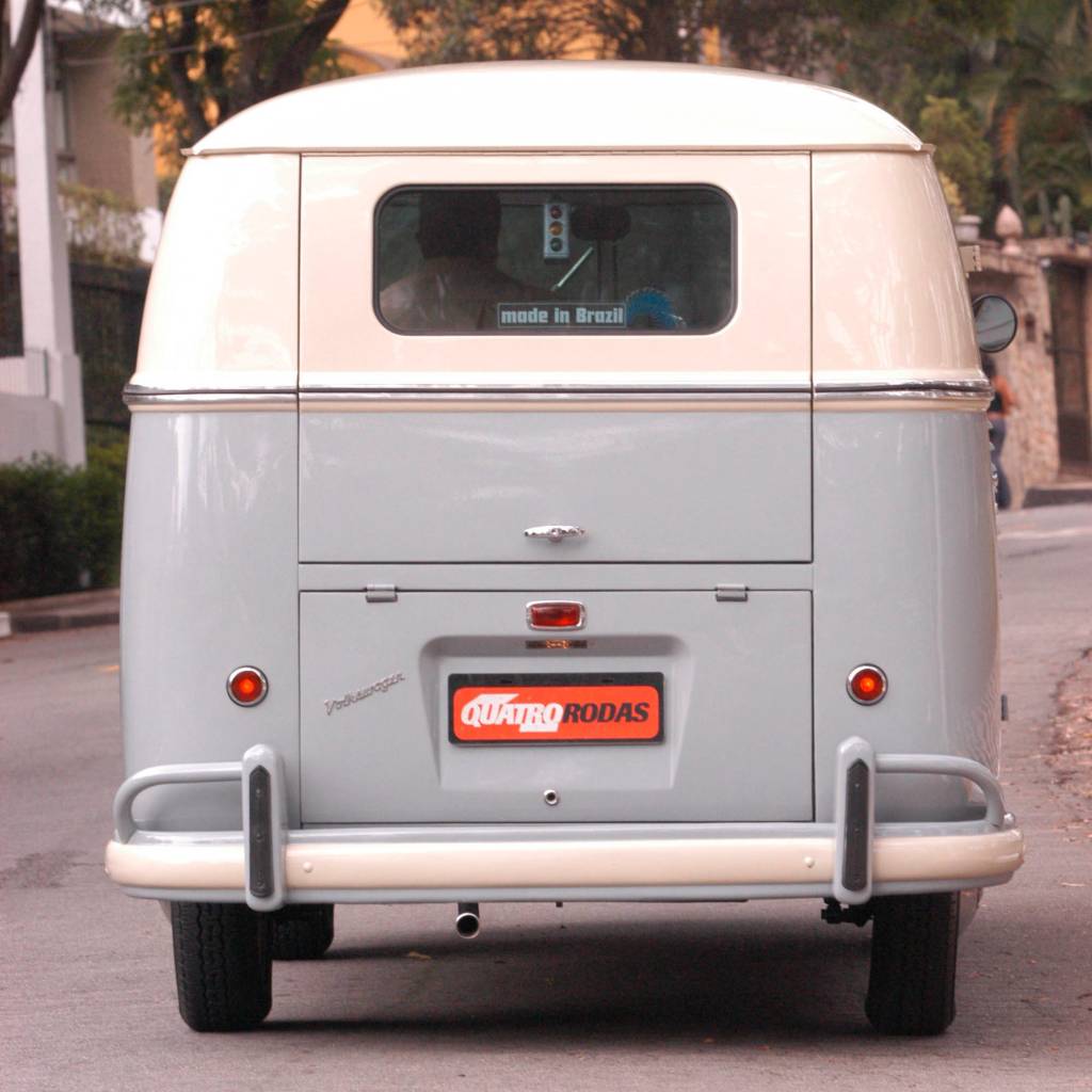 Kombi modelo 1959 versão luxo, da Volkswagen, pertencente a Francisco Varca Júni_3 Kombi modelo 1959 versão luxo, da Volkswagen, pertencente a Francisco Varca Júni_3