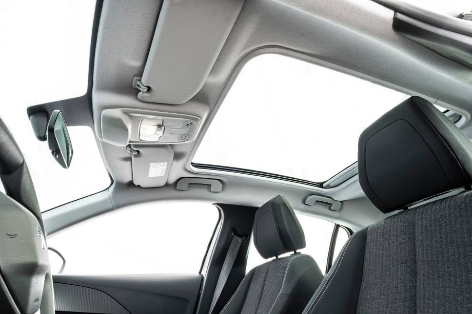 Versão Active Pack já tem teto panorâmico de série Versão Active Pack já tem teto panorâmico de série