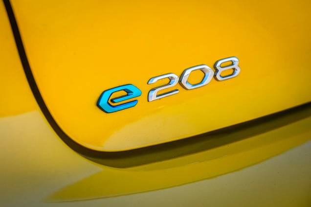A Peugeot chama de 208 e-GT no Brasil, mas na Europa o nome é e-208 GT