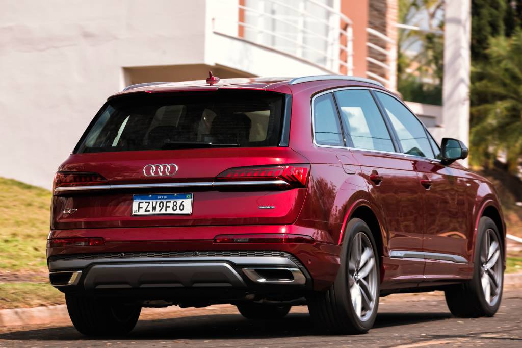 Q7 (3) Q7 (3)